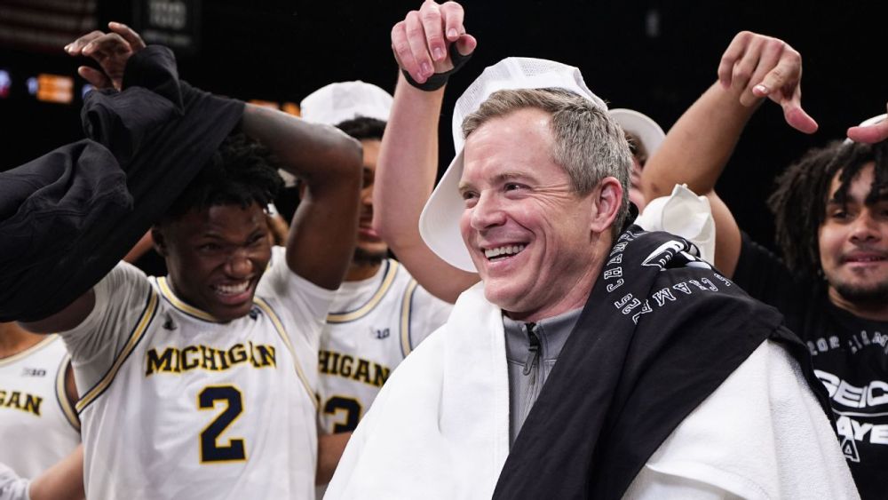 Sources: Michigan's Dusty May finalizing deal to coach Mavericks - ESPN