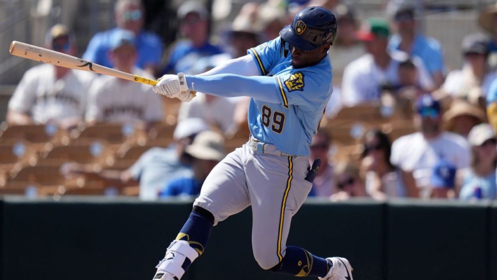 Brewers' Luis Lara called up month after signing 7-year deal - ESPN