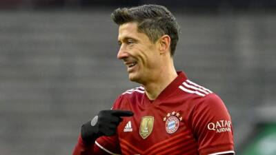 Lionel Messi - Cristiano Ronaldo - Alexia Putellas - Robert Lewandowski - Paris St Germain - Christian Eriksen - Thomas Tuchel - Emma Hayes - Erik Lamela - Ruben Dias - Kevin De-Bruyne - Robert Lewandowski: Bayern striker wins Best Fifa Men's Player of the Year award - bbc.com - Manchester - Finland - Denmark - Poland