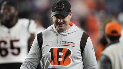 Zac Taylor - Pete Rose - Denver Broncos - David Zalubowski - I'll drink to that: Bengals coach Zac Taylor gifts game ball to local bar - foxnews.com -  Las Vegas -  Cincinnati -  Denver