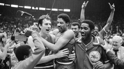 Michael Jordan - Bill Russell - Hall of Famer Julius Erving on NBA life in 1980s: Standing on shoulders of giants - foxnews.com - Los Angeles - Jordan