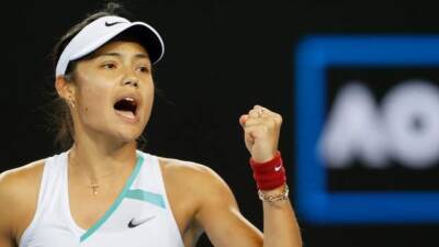 Emma Raducanu - Sloane Stephens - Elena Rybakina - Australian Open: Emma Raducanu beats Sloane Stephens on Melbourne debut - bbc.com - Britain - Usa - Australia - New York -  New York - Kazakhstan - Montenegro - county Stephens