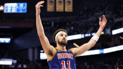 Andrew Wiggins - Steph Curry - Anthony Edwards - NBA: Klay Thompson stars as Golden State Warriors beat Detroit Pistons - bbc.com - New York -  Detroit -  Karl-Anthony - state Minnesota