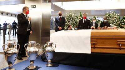 Paco Gento - Joan Laporta - Adiós a Gento Laporta: "De Gento aprendí cómo se tiene que llevar la rivalidad" - en.as.com -  Santiago