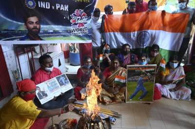 Fans pray for 'peace' ahead of India-Pakistan clash - thejakartapost.com - India - Dubai - Pakistan