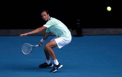 Daniil Medvedev - Novak Djokovic - Medvedev plays down missing Djokovic as he begins title charge - beinsports.com - Russia - Switzerland - Serbia - Usa - Australia - Melbourne