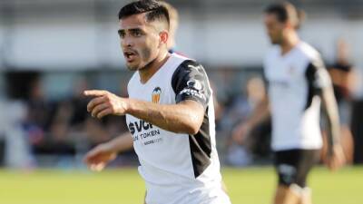 Diego Carlos - Valencia Maxi Gómez apurará el mercado para salir del Valencia - en.as.com - Madrid