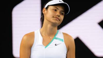 Emma Raducanu - Sloane Stephens - Australian Open 2022: Resilient Emma Raducanu defeated by Danka Kovinic - bbc.com - Britain - Usa - Australia - Montenegro