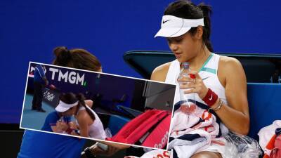 Emma Raducanu - ‘Really seemed to hurt' - Emma Raducanu doubles over in pain during medical time-out at Australian Open - eurosport.com - Britain - Usa - Australia - Melbourne