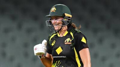 Beth Mooney - Rachael Haynes - Nat Sciver - Meg Lanning - Tammy Beaumont - Adelaide Oval - Tahlia Macgrath - Danni Wyatt - Tahlia McGrath stars as Australia scores nine-wicket win over England in Women's Ashes T20 international - abc.net.au - Australia - India