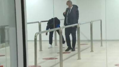 Carlos Alcaraz - Jordi Alba - Atentos al documento: el gesto de Ansu en el aeropuerto que hace saltar todas las alarmas - en.as.com - Australia - Madrid