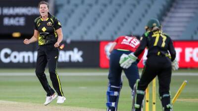 Women's Ashes Second T20 live ScoreCentre: Australia hoping to back up game one win over England - abc.net.au - Australia