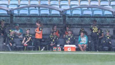 Beth Mooney - Meg Lanning - Adelaide Oval - Second Women's Ashes T20 washed out, Australia hit with Tayla Vlaeminick injury concern - abc.net.au - Australia - Georgia - New Zealand