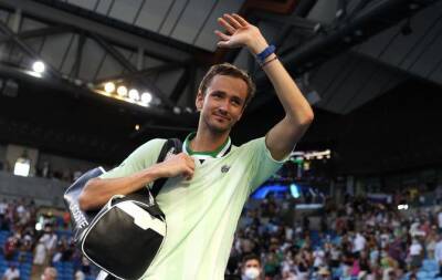 Nick Kyrgios - Daniil Medvedev - Novak Djokovic - Botic Van-De-Zandschulp - Medvedev gets crowd onside to reach last 16 for fourth year - beinsports.com - Russia - Netherlands - Usa - Australia