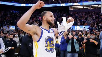 'It's about time I made one': Steph Curry hits first career buzzer-beater to lift Warriors to win - edition.cnn.com - state Indiana -  Houston