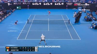 Carlos Alcaraz - Jordi Alba - Con 18 años, en el quinto set contra el Nº7 del mundo y se juega esto: Alcaraz da miedo - en.as.com - Madrid