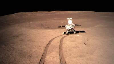 El rover chino Yutu-2 hace un 'pegajoso' descubrimiento en la cara oculta de la Luna - en.as.com - China - Beijing