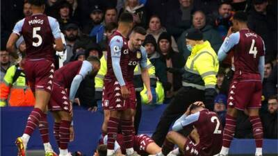 Rafael Benitez - Duncan Ferguson - Bill Kenwright - Lucas Digne - Matty Cash - Everton v Aston Villa: Lucas Digne & Matty Cash hit by bottle - bbc.com - Britain