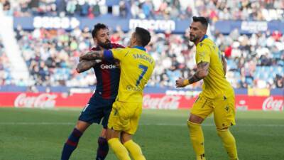 El Cádiz - Sergio González - Levante 0-Cádiz 2 Mazazo de Negredo en Orriols para hundir al Levante - en.as.com - county El Paso