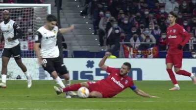 Carlos Soler - "Es roja clarísima a Koke" - en.as.com