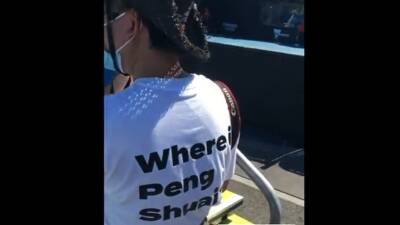 Zhang Gaoli - Tennis Australia defends decision to confiscate 'Where is Peng Shuai?' T-shirt, banner at Australian Open - abc.net.au - Australia - China
