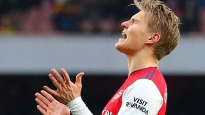 Mikel Arteta - Martin Odegaard - Alexandre Lacazette - Smith Rowe - Nick Pope - Arsenal 0-0 Burnley: Gunners held in Premier League stalemate - bbc.com - Manchester -  Norwich - county Pope