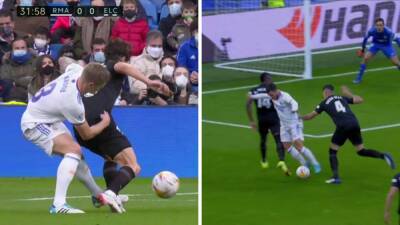Toni Kroos - Pere Milla - Catálogo de penaltis con polémica en el Bernabéu: tres pitados, dos intervenciones del VAR... - en.as.com