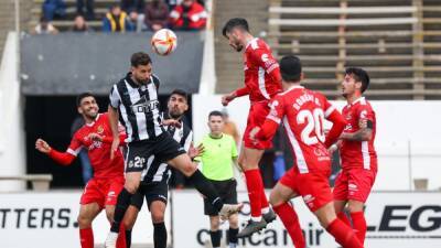 Linense y Nàstic se frenan en su pelea por colarse en los playoff de ascenso - en.as.com - county El Paso