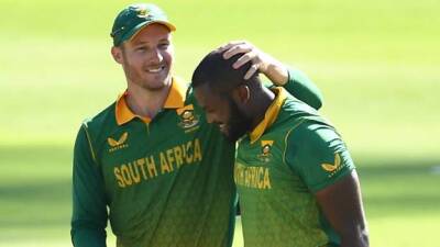 Temba Bavuma - Quinton De-Kock - South Africa v India: Hosts complete ODI series clean sweep in Cape Town - bbc.com - South Africa - India -  Cape Town