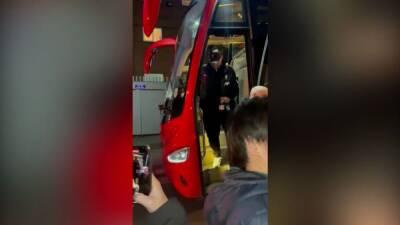 Enzo Alves Vieira - Mientras todos bajan a firmar... ¡Klopp reparte cerveza! - en.as.com - Australia - Madrid