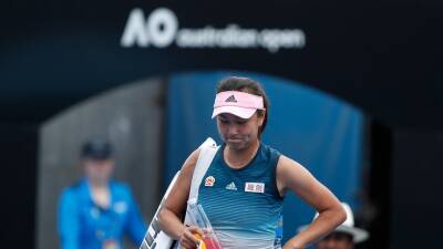 Zhang Gaoli - Peng Shuai - Naomi Osaka - Peng Shuai t-shirt fundraiser reaches $10,000 goal as former and current players criticise Tennis Australia - abc.net.au - Australia - China - Singapore