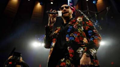 Anthony Joshua - Eddie Hearn - Frank Warren - Bob Arum - Dillian Whyte - Tyson Fury v Dillian Whyte: Anthony Joshua in talks to step aside so Fury can fight Usyk next - bbc.com - Ukraine