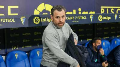 El Cádiz - Sergio González - Se busca central y delantero en el Cádiz - en.as.com - county El Paso