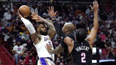 Miami Heat - Caleb Martin - Erik Spoelstra - Lynne Sladky - Duncan Robinson - Gabe Vincent - Heat waste most of big lead, hold on to top Lakers - foxnews.com - county Miami -  Chicago - Los Angeles -  Los Angeles