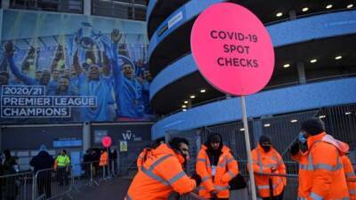 Premier League weekly Covid-19 cases fall for the fourth week in a row - bbc.com - Britain