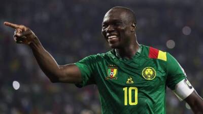 Vincent Aboubakar - Karl Toko Ekambi - Frank Zambo Anguissa - Afcon 2021: Hosts Cameroon see off 10-man Comoros with outfield player in goal - bbc.com - Cameroon - Comoros - Gambia