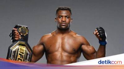 Tyson Fury - Francis Ngannou - Tyson Fury Rayu Francis Ngannou Tarung Tinju! - sport.detik.com - state California