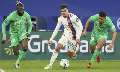 Anthony Martial - Diego Carlos - Bruno Guimaraes - Robin Gosens - Jesse Lingard - Jamaal Lascelles - Newcastle make £33.5m offer for Lyon midfielder Bruno Guimarães - theguardian.com - Manchester - France - Germany - Spain - Brazil - county Lyon