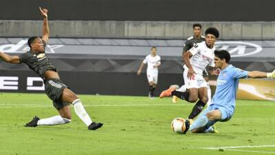 Diego Carlos - La noche en que Bono enseñó a Martial el 'Nunca se Rinde' - en.as.com - Manchester