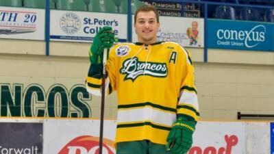 Humboldt Broncos crash survivor donates book sales to air ambulance that saved him - cbc.ca