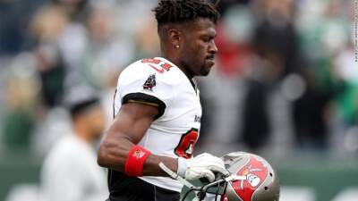 Antonio Brown - Former Tampa Bay Buccaneers receiver Antonio Brown says team tried to pay him $200K to receive mental health care - edition.cnn.com - New York -  New York