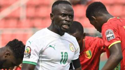 Sadio Mane: Senegal criticised after striker plays on despite suspected concussion - bbc.com - Senegal - Cape Verde