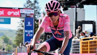 Tour De-France - Egan Bernal: Colombian cycling star 'conscious' following bus collision - euronews.com - Britain - France - Colombia