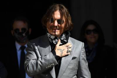 Dwayne Johnson - Johnny Depp - El ‘negocio’ de Johnny Depp: vende NFT de cuadros íntimos de sus amigos de Hollywood - en.as.com - county Taylor