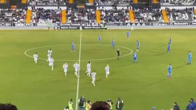 Charles Aránguiz - Cuando llegas a un punto que no puedes más: la protesta de los jugadores del Badajoz - en.as.com - Madrid