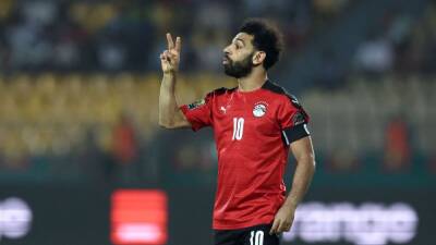 Salah se sube al 'elefante' - en.as.com -  Sangare