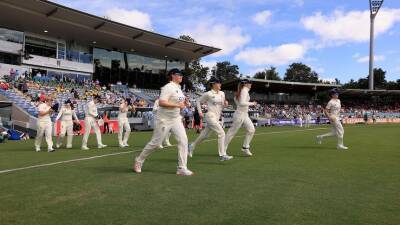 Women's Ashes Test live updates: Australia in box seat on day two with England chasing quick wickets - abc.net.au - Australia