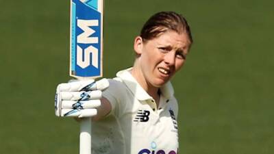 Heather Knight - Amy Jones - Sophie Ecclestone - Women's Ashes: Heather Knight rescues England with a superb century on day two in Canberra - bbc.com - Australia -  Canberra