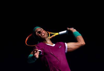 Denis Shapovalov - El País - Carlos Moyá - Open de Australia 2022: Nadal elige el riesgo: más velocidad, más faltas | Deportes | EL PAÍS - en.as.com - Australia