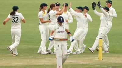 Women's Ashes Test live updates: Australia looking to clean up English tail early on day three - abc.net.au - Britain - Australia -  Canberra